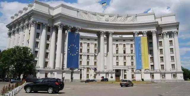 比起漏洞百出的真人版，这才是最纯粹的《生化危机》