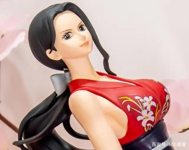 海迷晒罗宾手办，前三个价值10万，看到第五个索隆不好了