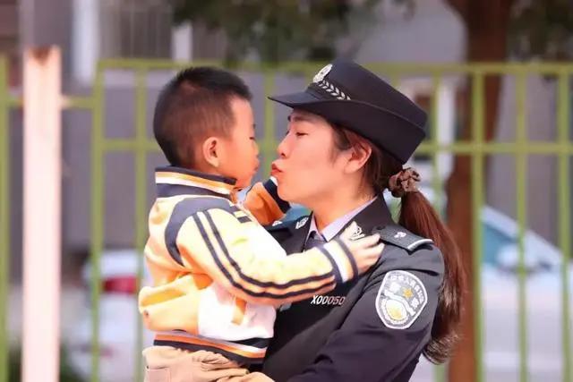 我的“骗子爸爸”不是超级炫酷，也不是无所不能，但我很爱他