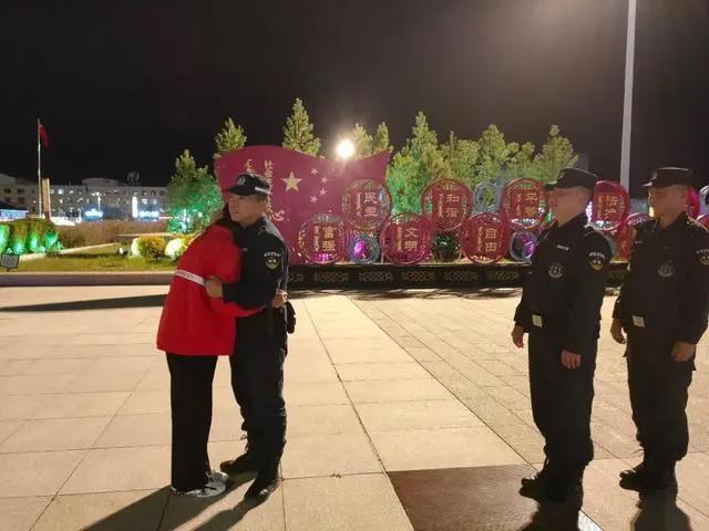 我的“骗子爸爸”不是超级炫酷，也不是无所不能，但我很爱他