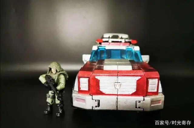 变形金刚领袖之证：重新涂装改造的汽车人战士救护车