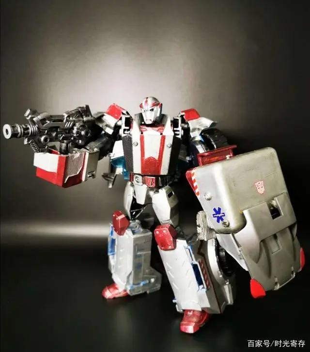 变形金刚领袖之证：重新涂装改造的汽车人战士救护车