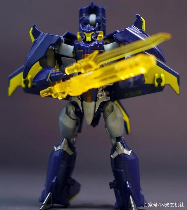 变形金刚动漫人物：观念立场独特的霸天虎闪电勇者-骇翼