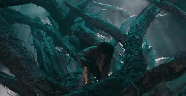 盗墓笔记：吴邪到达神树目的地，影视和动漫，哪个画面更胜一筹