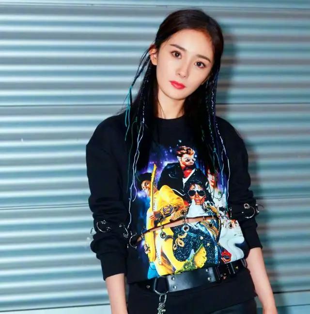 《观海策》向杨幂道歉，网友：蹭了热度还宣传了新片，心机！