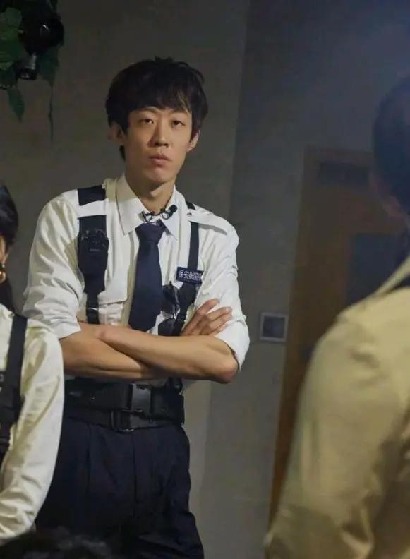 《茶啊二中》少年撞脸张国伟，同样脸型，同样职业，可惜镜头太少