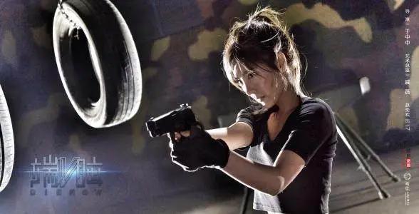 一部烧脑的二次元动画，却被真人版带飞，尤其是他！