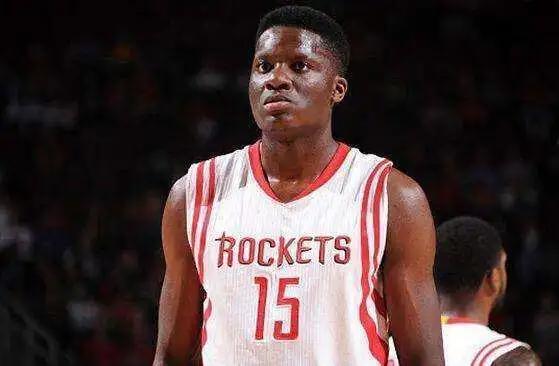火箭中锋拒绝8000万续约合同或被交易，周琦或将迎来曙光？