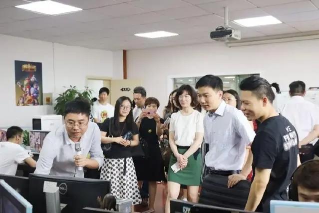 市青联委员走进新媒体动漫企业