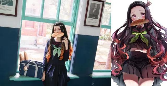 国外美女COS祢豆子，女仆装有点小性感，六岁小孩也来凑热闹