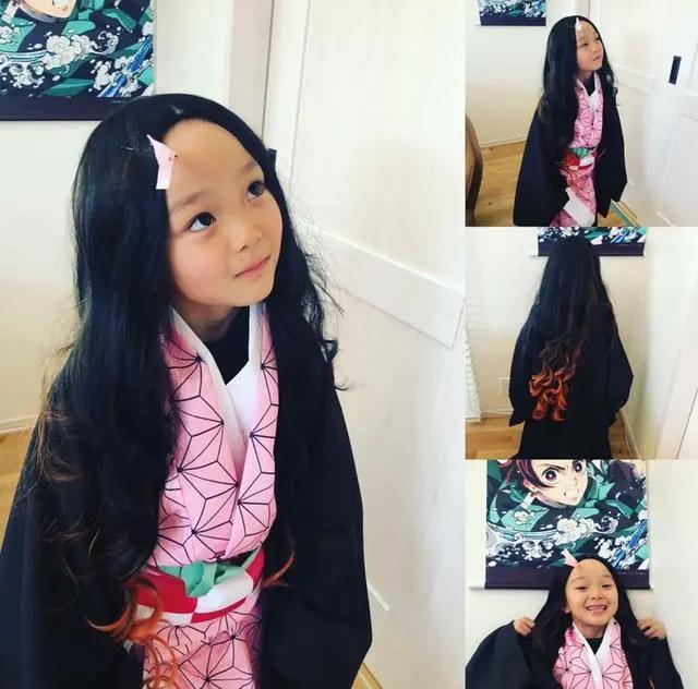 国外美女COS祢豆子，女仆装有点小性感，六岁小孩也来凑热闹