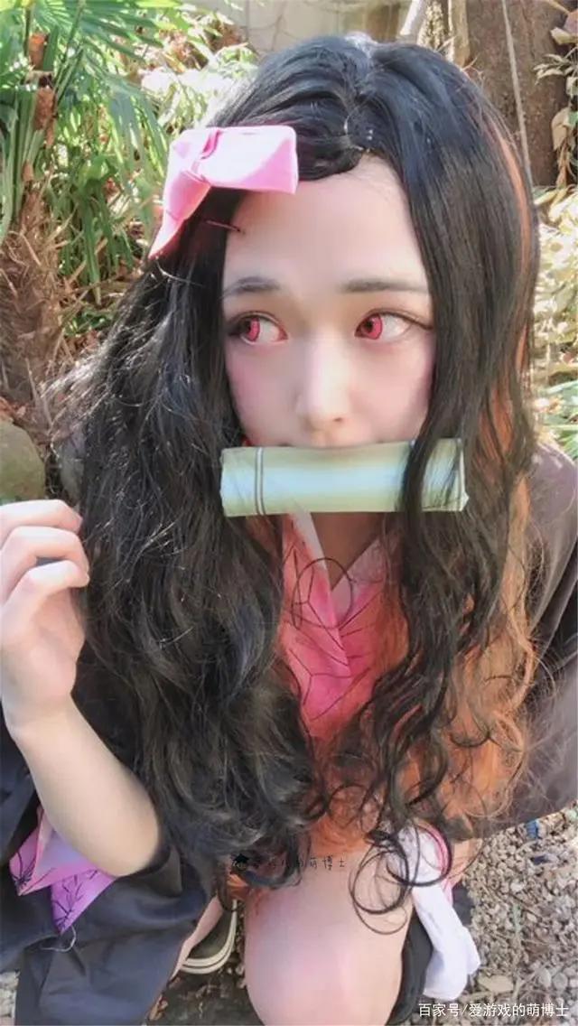 高能反转：化好妆是《鬼灭之刃》祢豆子，卸妆后是有胡茬的大叔