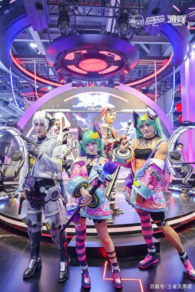 《雏蜂：深渊天使》大BOSS空降炸翻萤火虫49位魔灵萝莉激萌现身