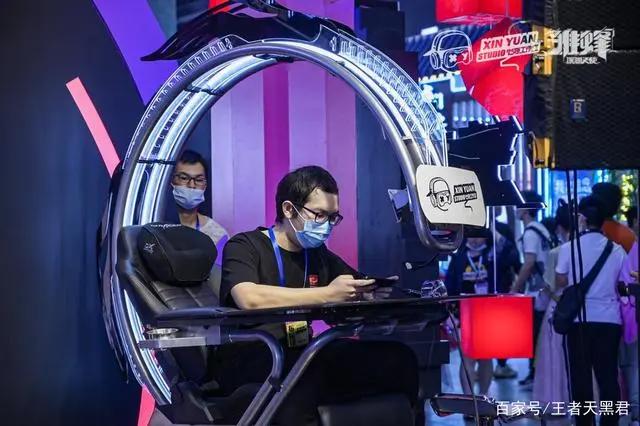 《雏蜂：深渊天使》大BOSS空降炸翻萤火虫49位魔灵萝莉激萌现身