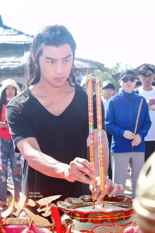 冯小刚入局二次元，《火王》会开启漫改真人2.0时代么？