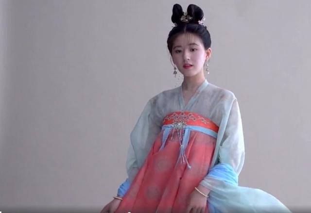 《长歌行》定妆照曝光，热巴又美又飒，吴磊眼神狠厉，女二人气高