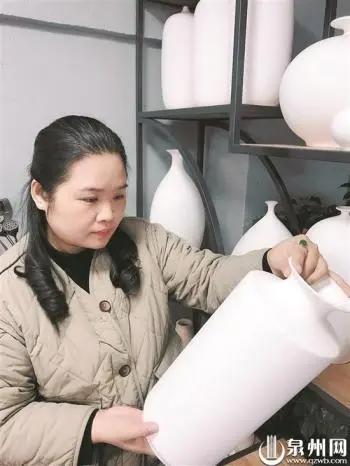 陈丽华：素手绘白瓷匠心显墨韵