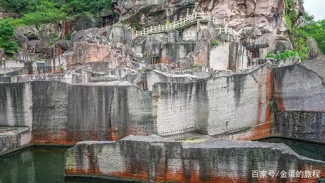 浙江三门有座蛇蟠岛，神秘的采石巨坑群，真实存在的海盗洞穴景区