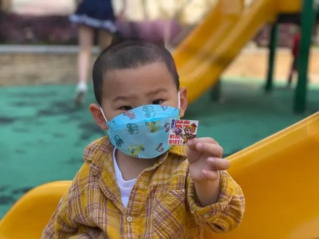 抗疫一线｜小小一片贴纸送你大大好心情