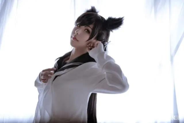 COS动漫作品赏析：爱宕舰来袭，小姐姐人萌腿长，还原度极高