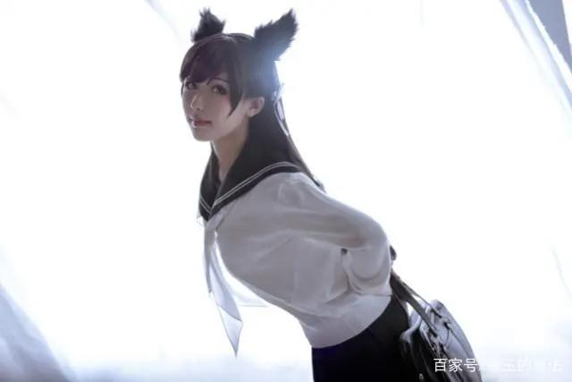 COS动漫作品赏析：爱宕舰来袭，小姐姐人萌腿长，还原度极高