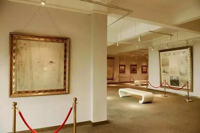 “霍格沃茨分校”被批辣眼：新楼未装修好学生睡通铺