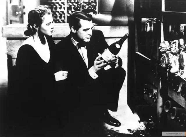 英格丽·褒曼圣洁天使般的《美人计》，希区柯克式浓美的爱情故事