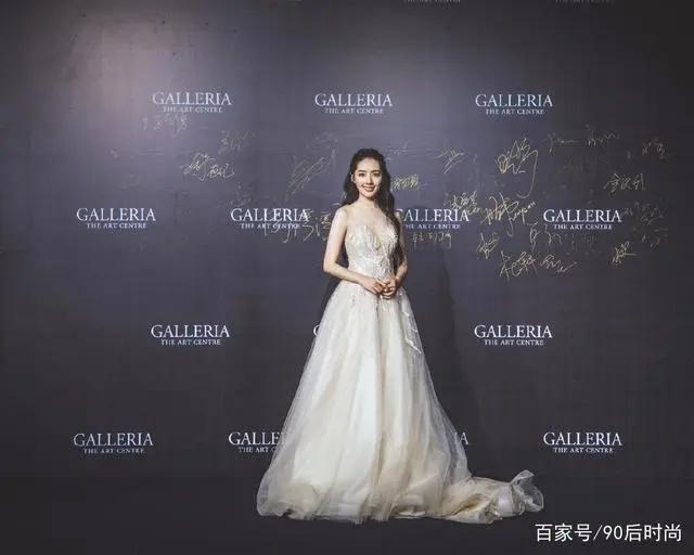 郭碧婷化身暗夜精灵，朦胧曼妙身材，说好的圣洁天使呢