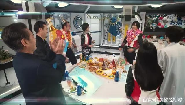 特利迦奥特曼剧场版完美的收官结局夺回闪耀形态等下一部的戴卡