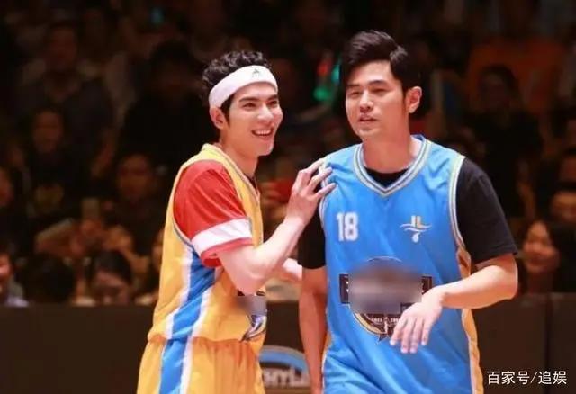 周杰伦更新动态，其篮球技术引发关注，对此杰伦的回复亮了！