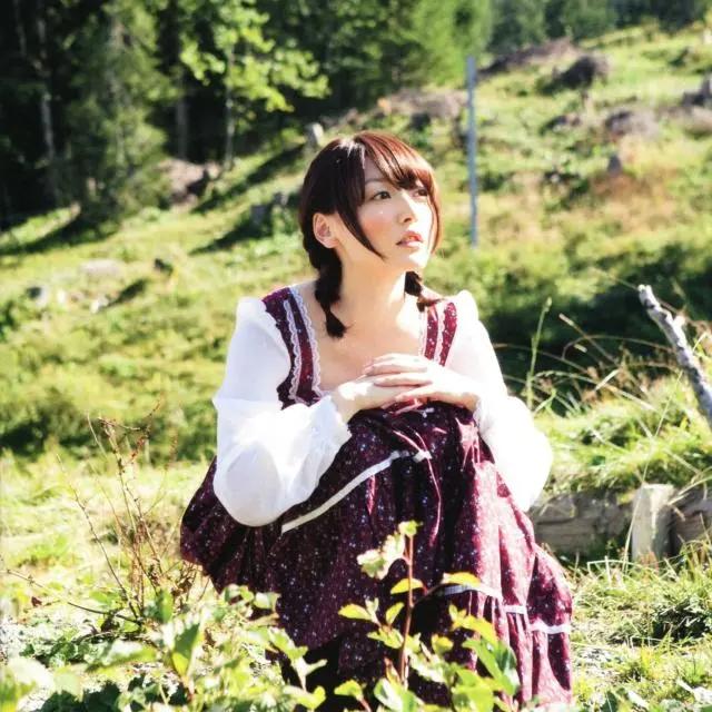 川柳少女：动漫中各个人物的声优，大部分是从小就开始做声优的