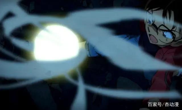 名侦探柯南：不愧是最强角色，柯南的核弹足球，被京极真一拳打飞