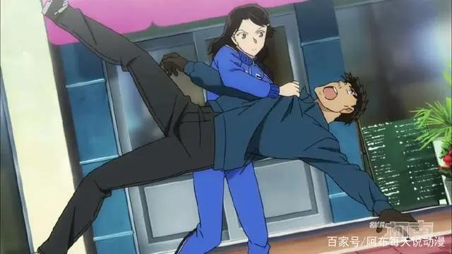 名侦探柯南：六位女骑士是正义的化身，其中一位为柯南挡过子弹！