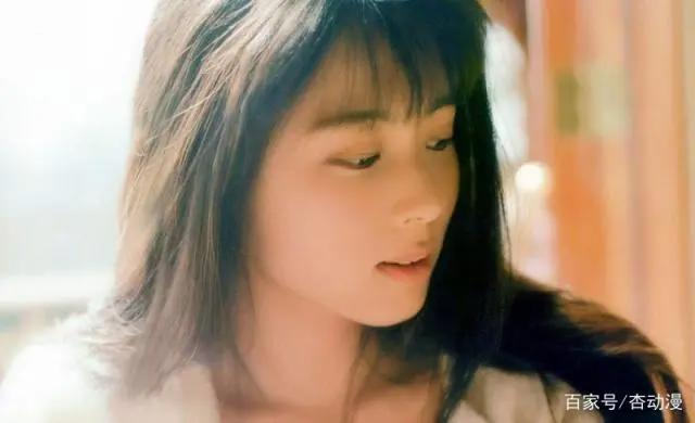 名侦探柯南：仓木麻衣再出场，帽子意义特殊，为柯南唱歌刚好22次