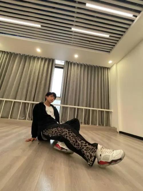 百味人生｜从摔跤冠军到演艺达人一位济宁小伙“漂”在青岛的快乐生活