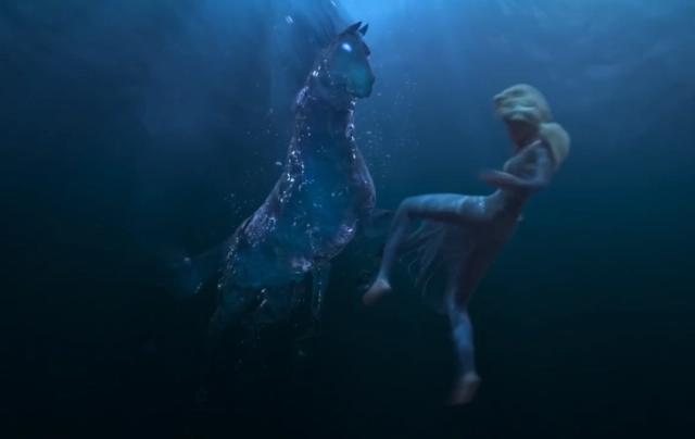 《冰雪奇缘2》发布新预告片，艾莎公主放出大招，险些淹死海里！