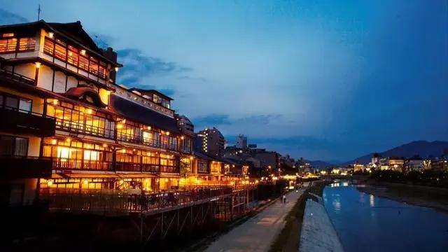 是死神还是旅游大使，最新柯南剧场版来了！