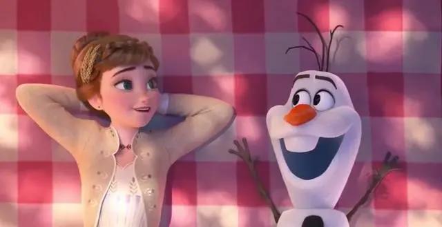 《冰雪奇缘》第一部有童趣，但第二部却像恐怖片？实则是大进步