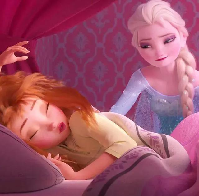 《冰雪奇缘》第一部有童趣，但第二部却像恐怖片？实则是大进步