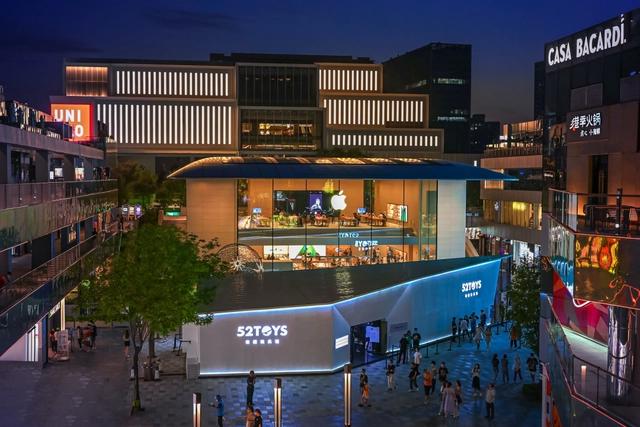 52TOYS首个收藏玩具馆落地三里屯，多元风格呈现收藏玩具文化