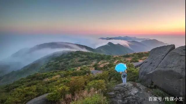 宫崎骏动漫般的，晴天，阴天，下雨天