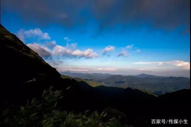 宫崎骏动漫般的，晴天，阴天，下雨天