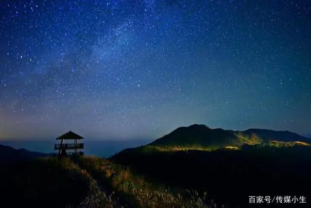 宫崎骏动漫般的，晴天，阴天，下雨天