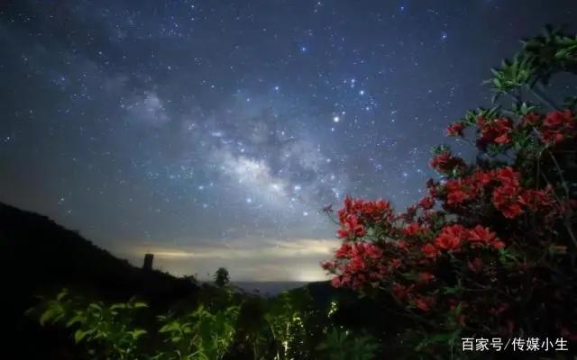 宫崎骏动漫般的，晴天，阴天，下雨天