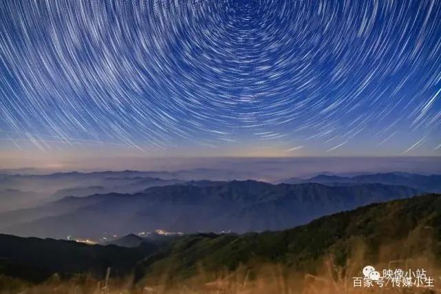 宫崎骏动漫般的，晴天，阴天，下雨天