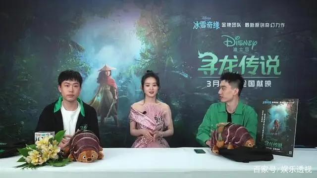 赵丽颖直播，参加《寻龙传说》晚宴生图好美，谈配音难度引好奇心