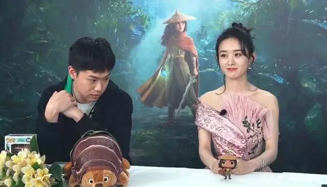 赵丽颖直播，参加《寻龙传说》晚宴生图好美，谈配音难度引好奇心