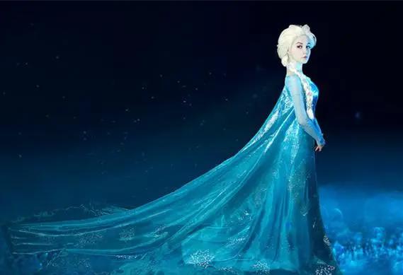 来自动画当中的美丽女角，经真人扮演后为之惊艳！