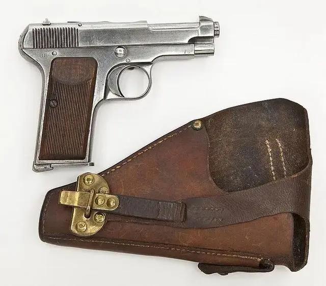 「世界百年轻武器」—意大利手枪设计体系解构—上篇