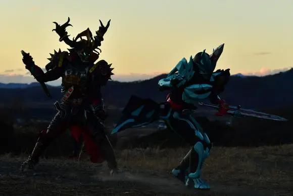 假面骑士圣刃23话预告：飞羽真彻底黑化，原始飞龙登场，令人畏惧